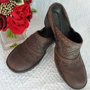 Clarks Artisan 9.5 Mules Clogs Slip On Shoes Suede